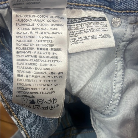 Levi’s Classic Short Floral Embroidered Denim Size 32 Great Condition - Picture 6 of 6